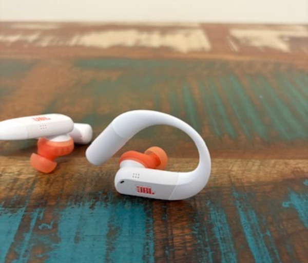 9B3C1375 EF08 411A B6BB EC762E1FE349 4 5005 c JBL Endurance Peak 4 Review: Workout Earbuds That Stay Locked In