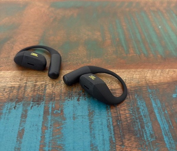 A3A1C273 7F93 41D3 AB70 6583A9412C75 1 105 c JBL Endurance Zone Review: Open-Ear Sports Earbuds Built for Active Listening