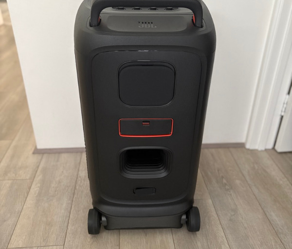 B5C540B9 D81A 4EEE 985D B3454FE31096 1 105 c JBL PartyBox 520 Review: A Powerful Portable Speaker Built for Big Sound