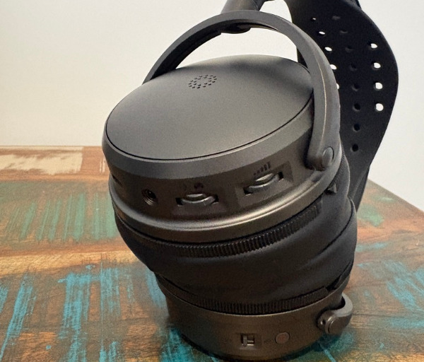 FD95FE54 842F 4765 BC6D F500AC714381 1 105 c Audeze Maxwell 2 Review: Audiophile Gaming Sound With Serious Wireless Versatility