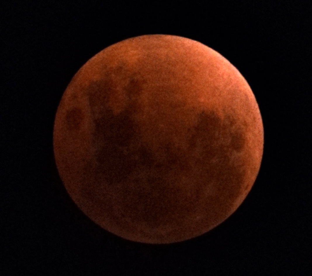 SCR 20260512 kvrd Capturing the Blood Moon from Perth with the Seestar S30 Pro