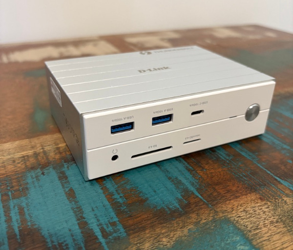 2964B349 15A4 4EAF 8A70 38A22E36BDD0 1 105 c D-Link DUF-E01 Review: A Powerful Thunderbolt 4 Dock for Cleaner, Faster Desk Setups