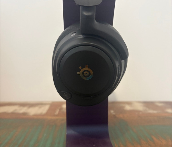 908047FE 2DA8 4099 A074 7F2363C609EC 1 105 c SteelSeries Arctis Nova Pro Omni Review: A Premium Wireless Headset Built for Serious Gaming