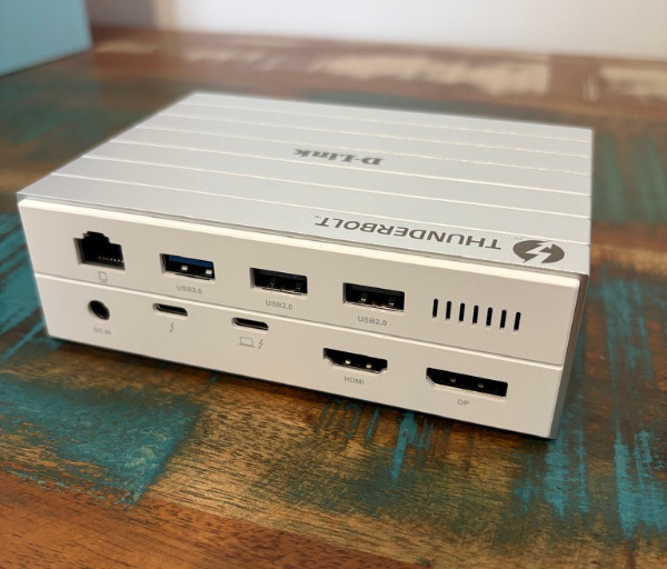 99210EE8 E46A 404A 80E2 AE419685DFC8 1 105 c D-Link DUF-E01 Review: A Powerful Thunderbolt 4 Dock for Cleaner, Faster Desk Setups
