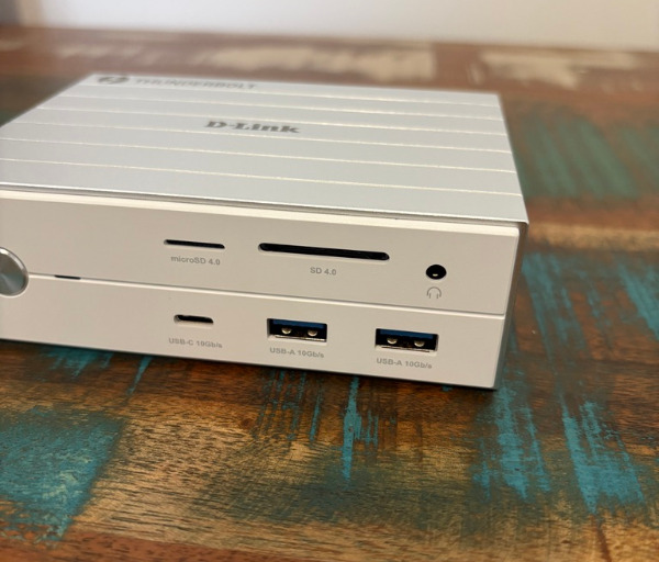 CADD4166 A939 4621 BE02 040A4DF296DE 1 105 c D-Link DUF-E01 Review: A Powerful Thunderbolt 4 Dock for Cleaner, Faster Desk Setups