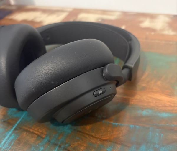 D284C838 59E0 486F 8EEB C98B7E3A3F41 1 105 c SteelSeries Arctis Nova Pro Omni Review: A Premium Wireless Headset Built for Serious Gaming