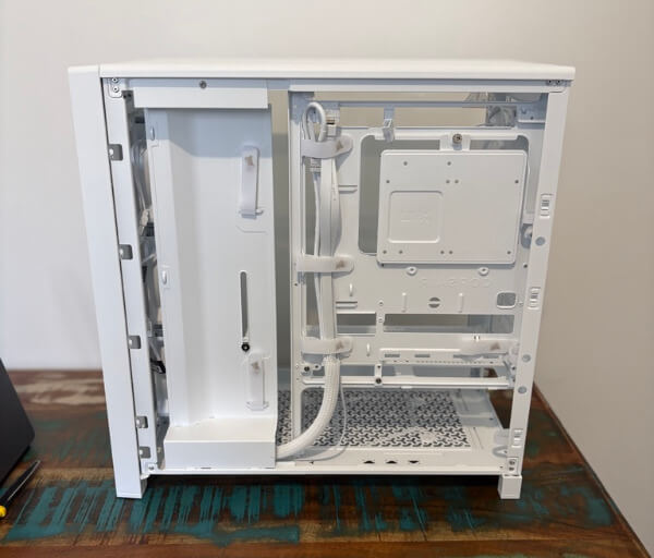 F9A4D057 F23A 4667 BF61 EC5AC308A313 1 105 c Corsair FRAME 4000D WOOD RS Review: A Flexible Mid-Tower With Premium Wood Detailing