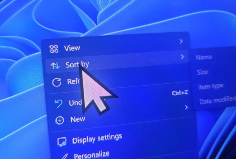 Homepage 2026 26 Windows 11 desktop showing a default oversized mouse cursor caused by the KB5120998 cursor bug