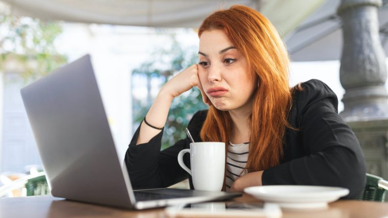 Windows 11 Bloatware Still Frustrates Laptop Buyers 2 Laptop screen showing Windows 11 bloatware and manufacturer software icons cluttering the desktop