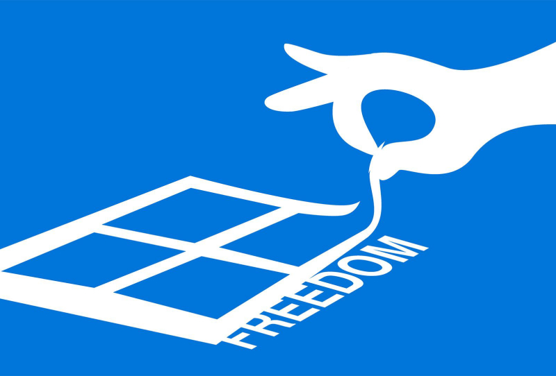 Homepage 2026 24 Laptop screen showing the Refund4Freedom website used to claim a Windows 11 license refund