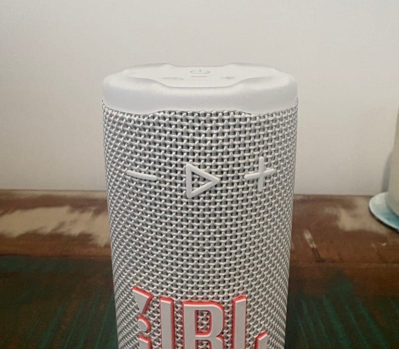 JBL Grip Review: A Tiny Speaker With Genuine Presence 3 JBL Grip