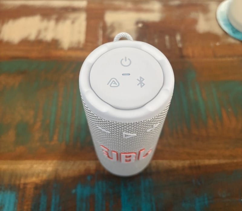 JBL Grip Review: A Tiny Speaker With Genuine Presence 9 JBL Grip