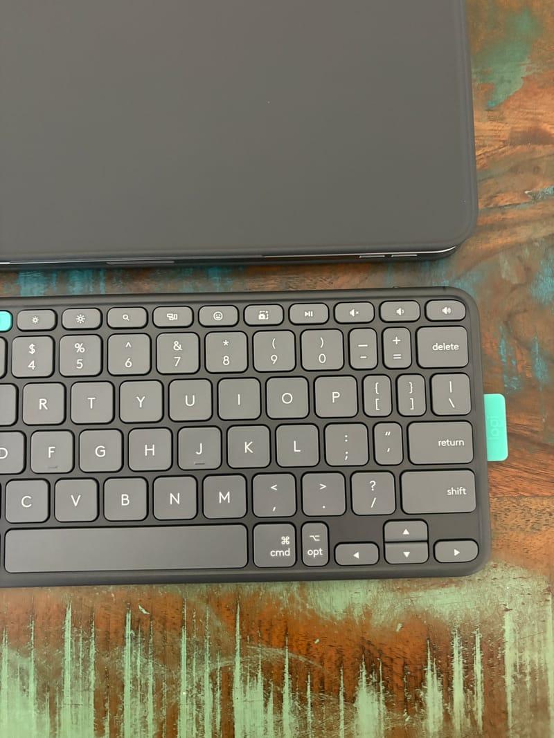 Logitech Flip Folio Review: A Detachable Keyboard That Just Works 6 Logitech Flip Folio