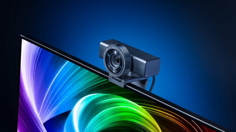 Razer Kiyo V2 Pro Webcam Adds 4K 60FPS and Auto-Framing 1 Razer Kiyo V2 Pro webcam mounted on a monitor showing its wide-angle lens and privacy shutter
